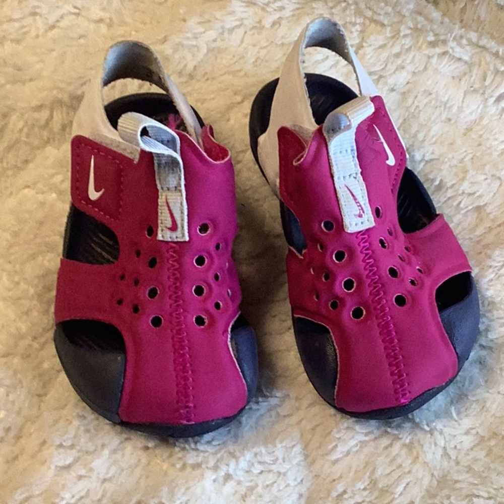 Nikes size 5c